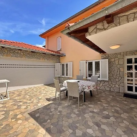 Nevenka K. Gostinjska kuća 3*