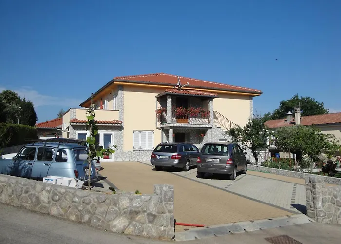 Nevenka K. 3* Čižići